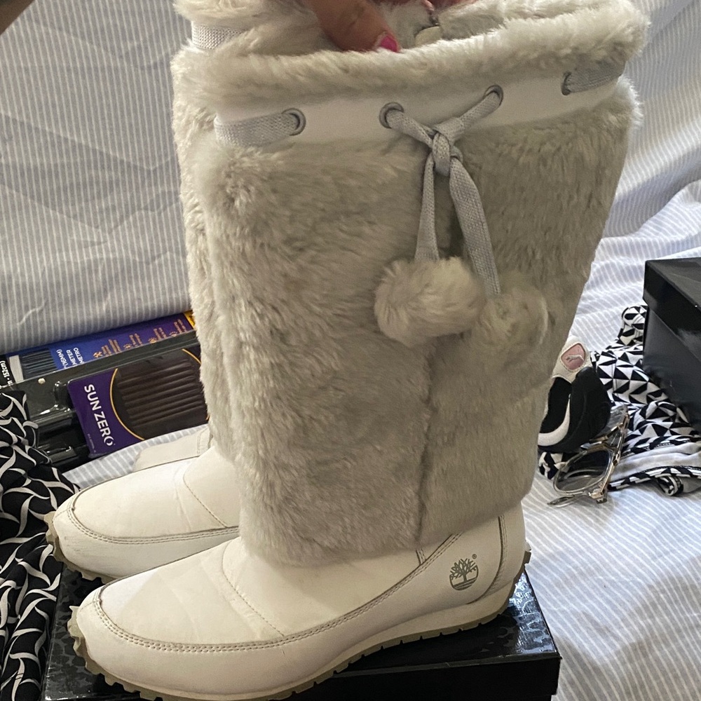 Vintage Timberland Women's Cream Fur Winter Boots